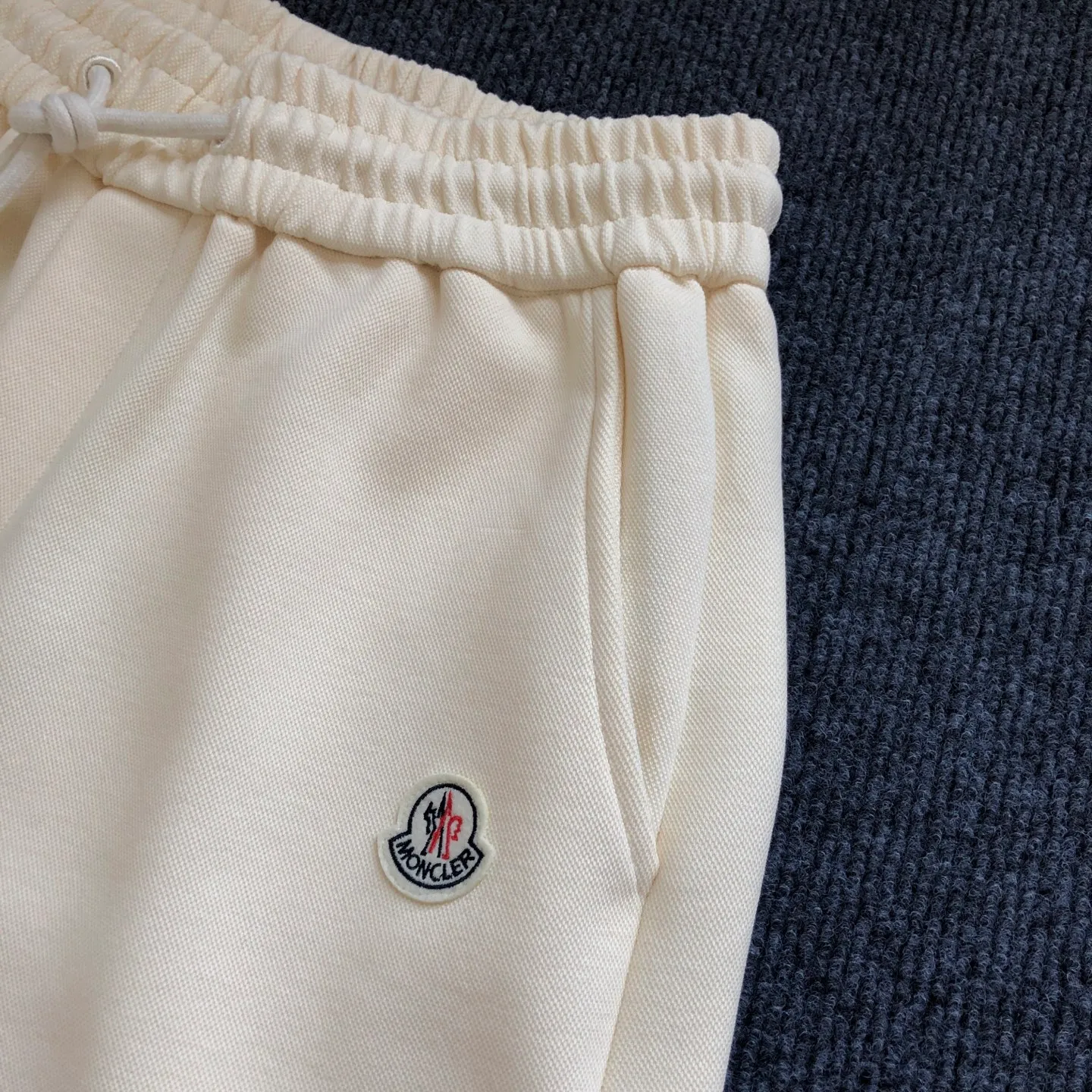Moncler/ 2026ss New Arrival LOGO ⚠ ⚠ ⚠ Quality Same Style （ Same Style- ）400 Quality Classic ， Versatile Quality ：Black Size ：S ～2XL S： 74 114 51 M： 78 118 52 L： 82 122 53 XL： 86 126 54 XXL： 90 130 55